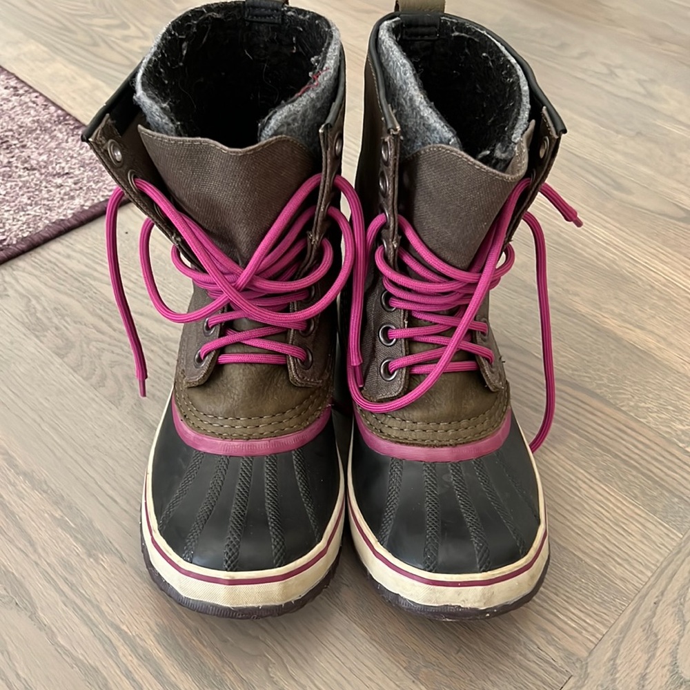 Sorel snow boots.